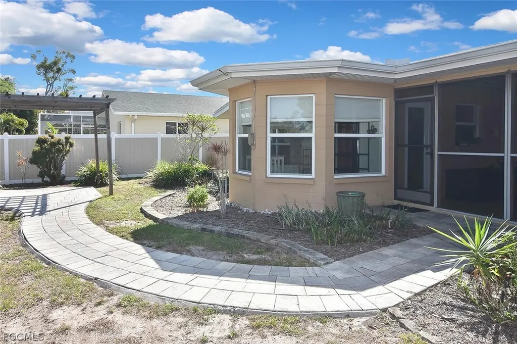 2237 Flora Avenue Fort Myers FL 33907