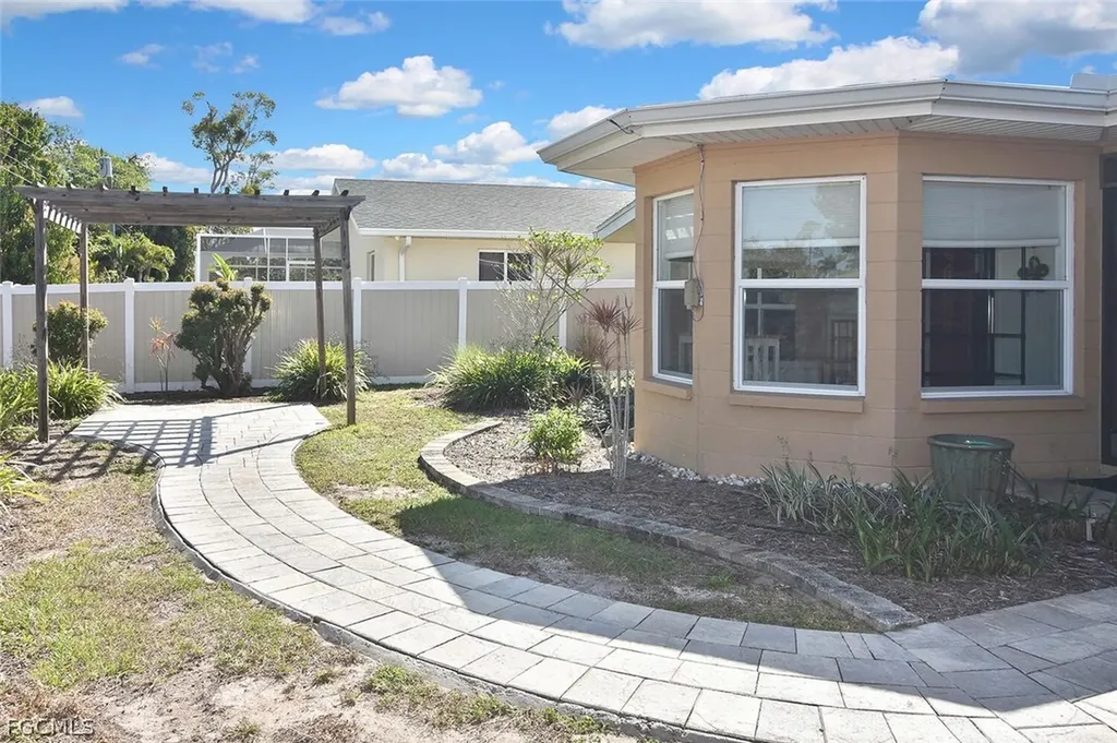 2237 Flora Avenue Fort Myers FL 33907
