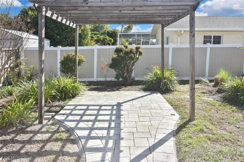 2237 Flora Avenue Fort Myers FL 33907