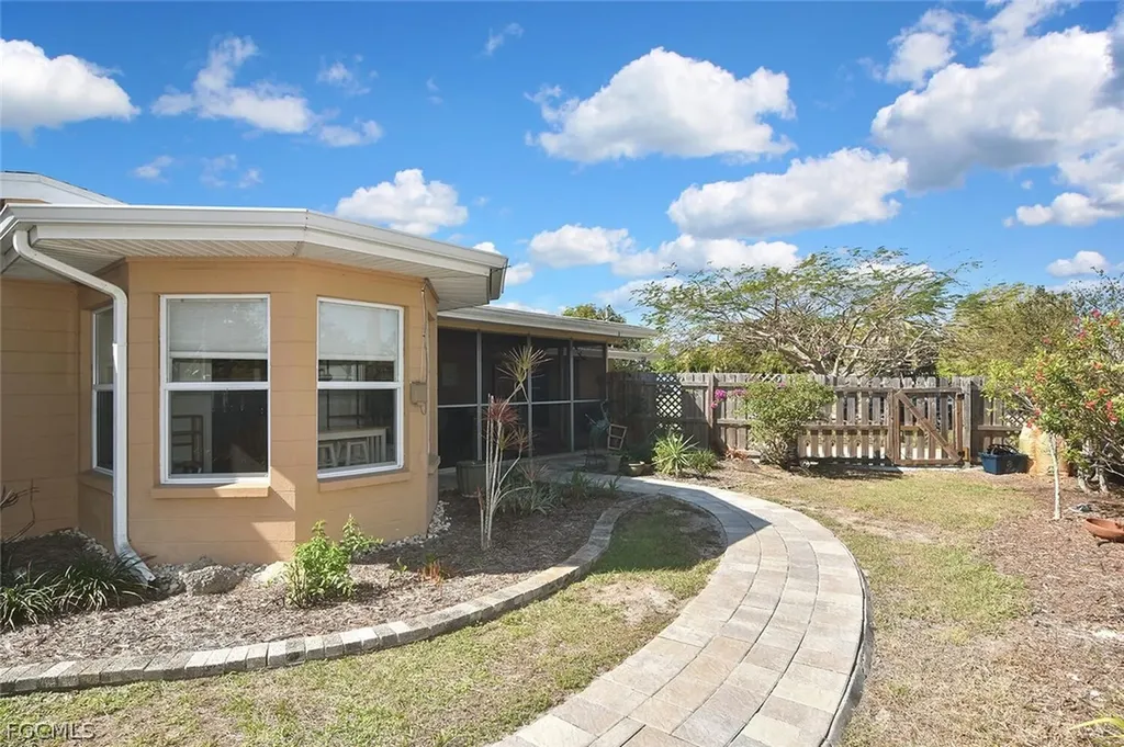 2237 Flora Avenue Fort Myers FL 33907