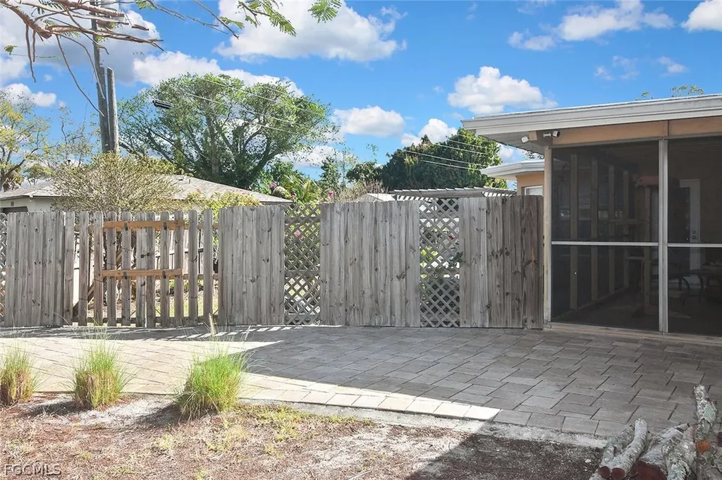 2237 Flora Avenue Fort Myers FL 33907