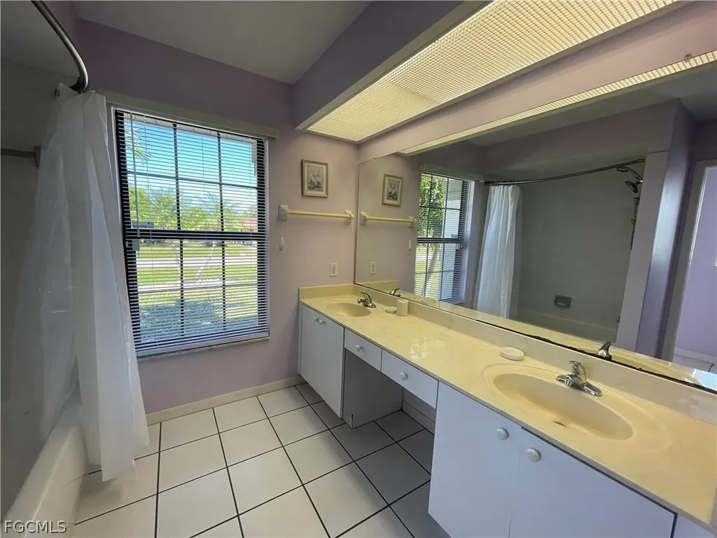 130 SE 44th Street Cape Coral FL 33904