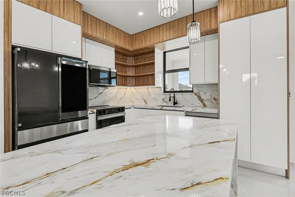 1030 NE Juanita Place Cape Coral FL 33909