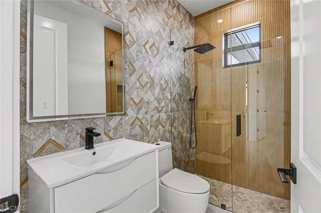 1030 NE Juanita Place Cape Coral FL 33909
