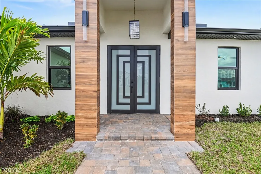 1030 NE Juanita Place Cape Coral FL 33909