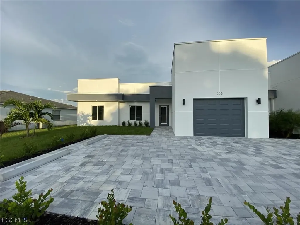 23 NE 16th Place Cape Coral FL 33909