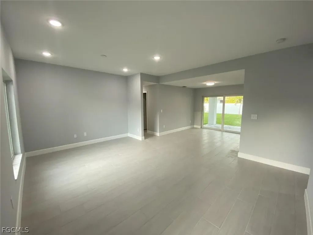 23 NE 16th Place Cape Coral FL 33909