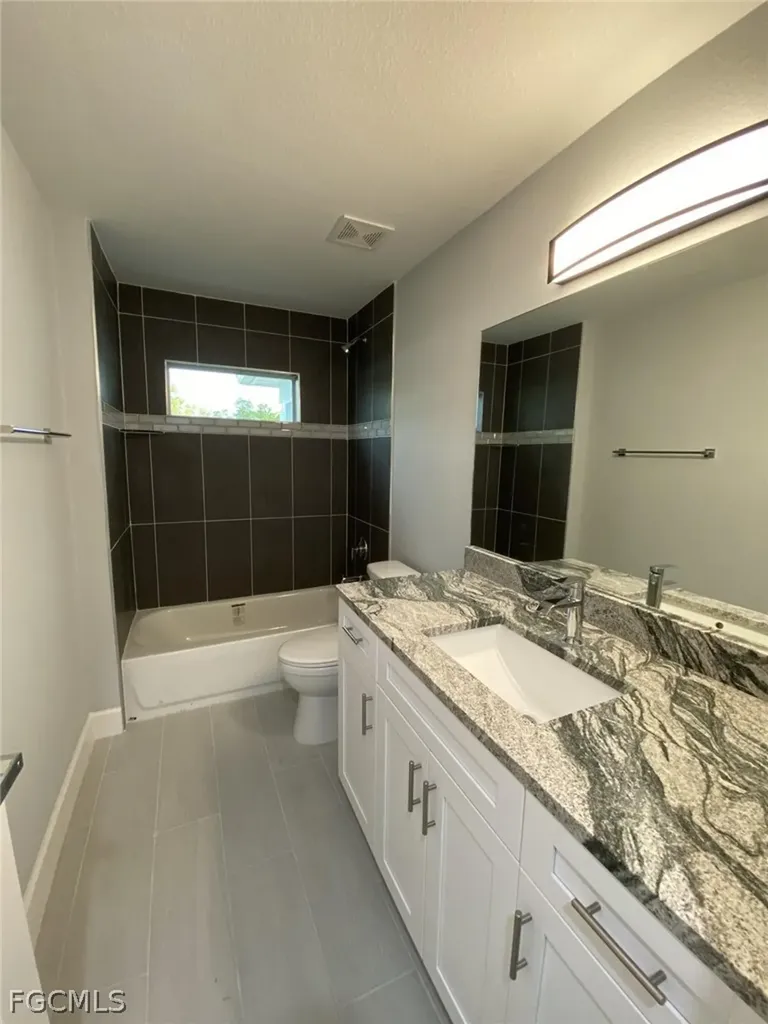 23 NE 16th Place Cape Coral FL 33909