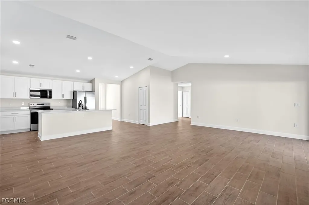 2500 NW 8th Place Cape Coral FL 33993