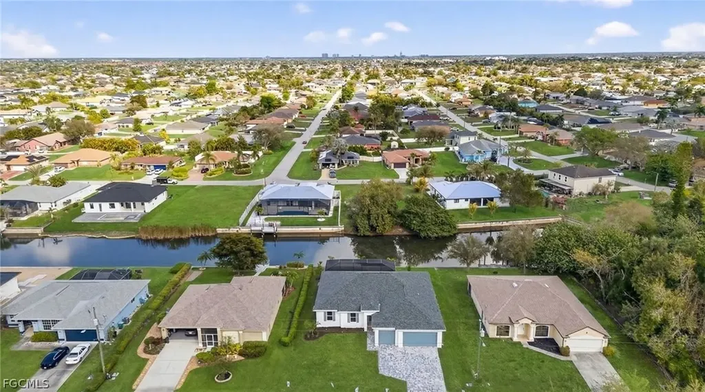303 SE 1st Place Cape Coral FL 33990