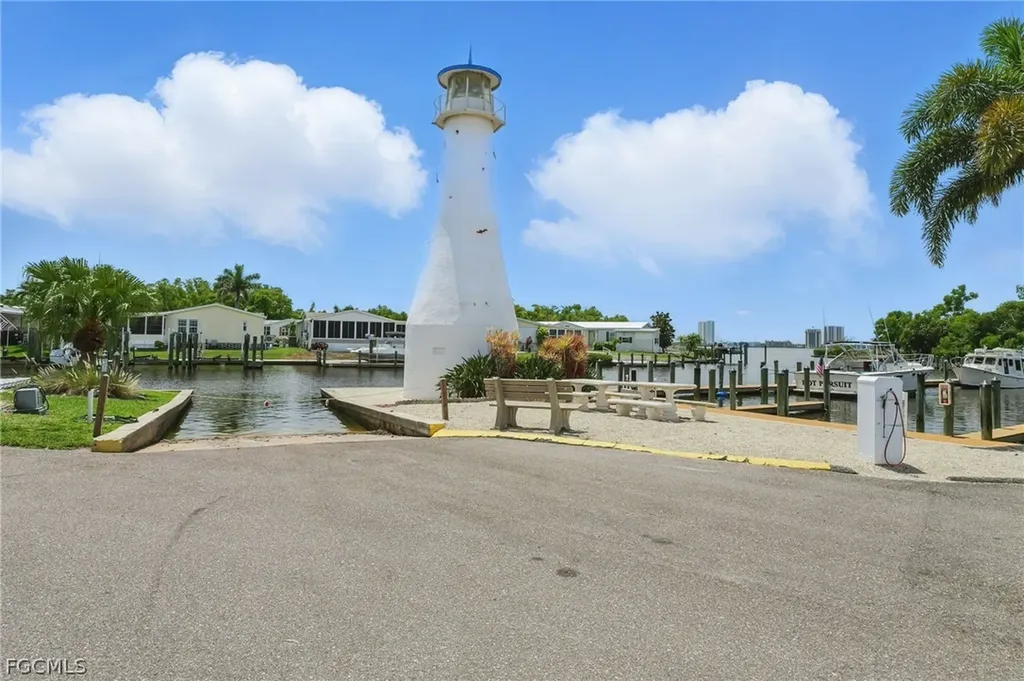 5554 Sir Walter Way North Fort Myers FL 33917