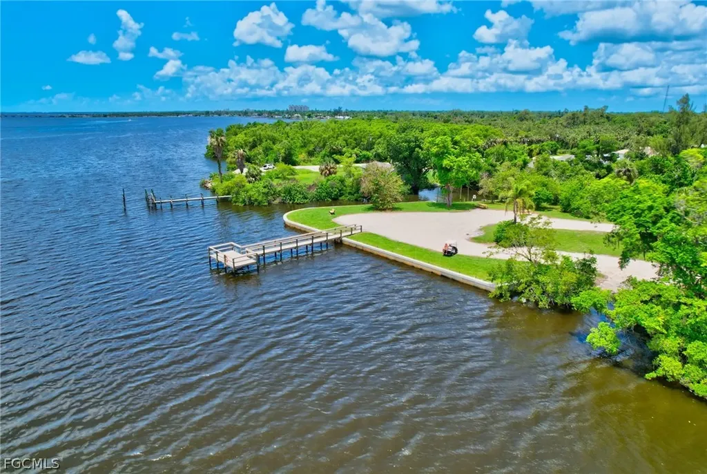 5554 Sir Walter Way North Fort Myers FL 33917