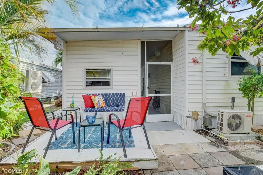 5554 Sir Walter Way North Fort Myers FL 33917