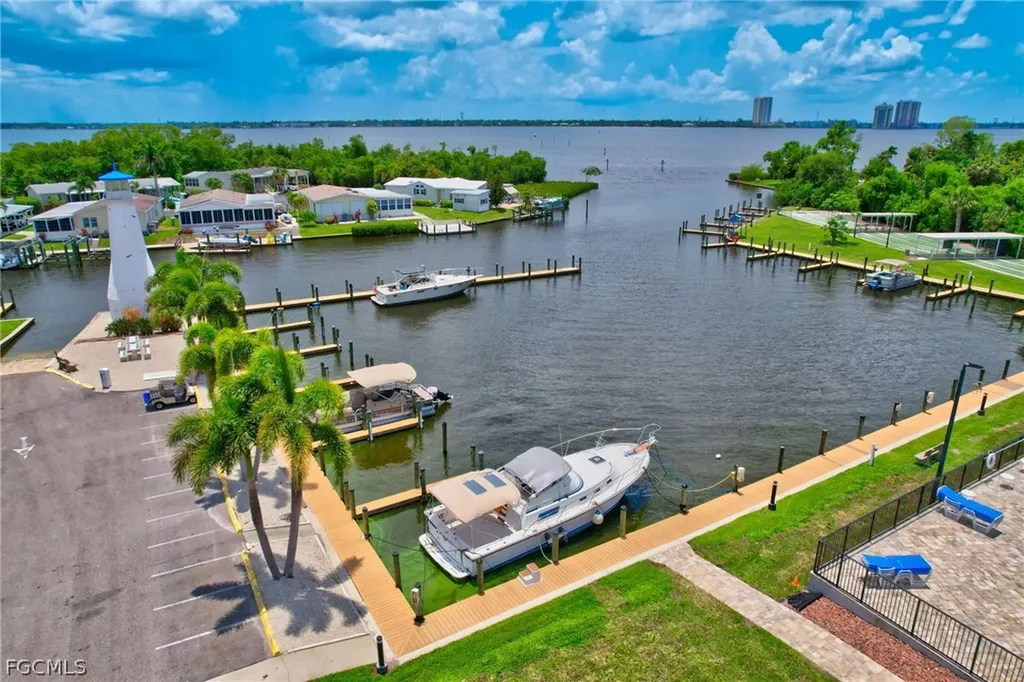 5554 Sir Walter Way North Fort Myers FL 33917