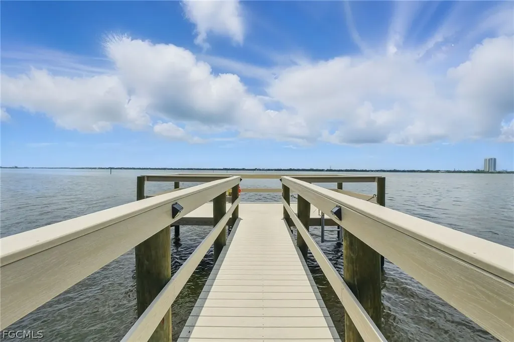 5554 Sir Walter Way North Fort Myers FL 33917