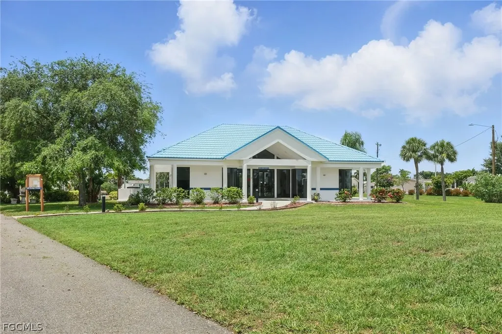 5554 Sir Walter Way North Fort Myers FL 33917