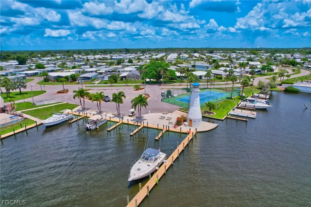 5554 Sir Walter Way North Fort Myers FL 33917