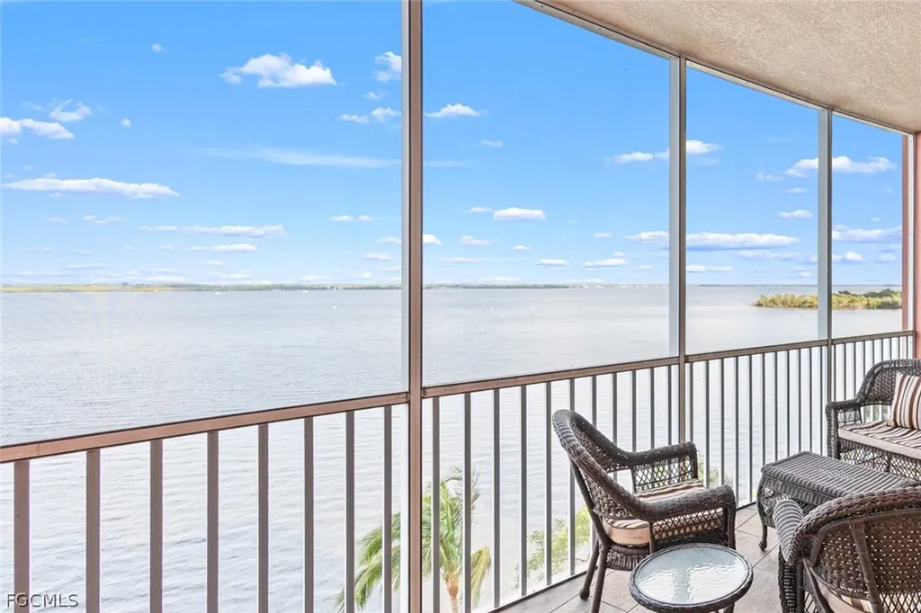 2745 1st Street Fort Myers FL 33916