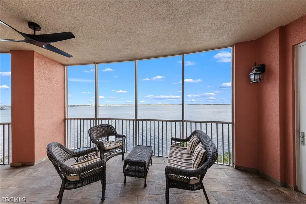 2745 1st Street Fort Myers FL 33916