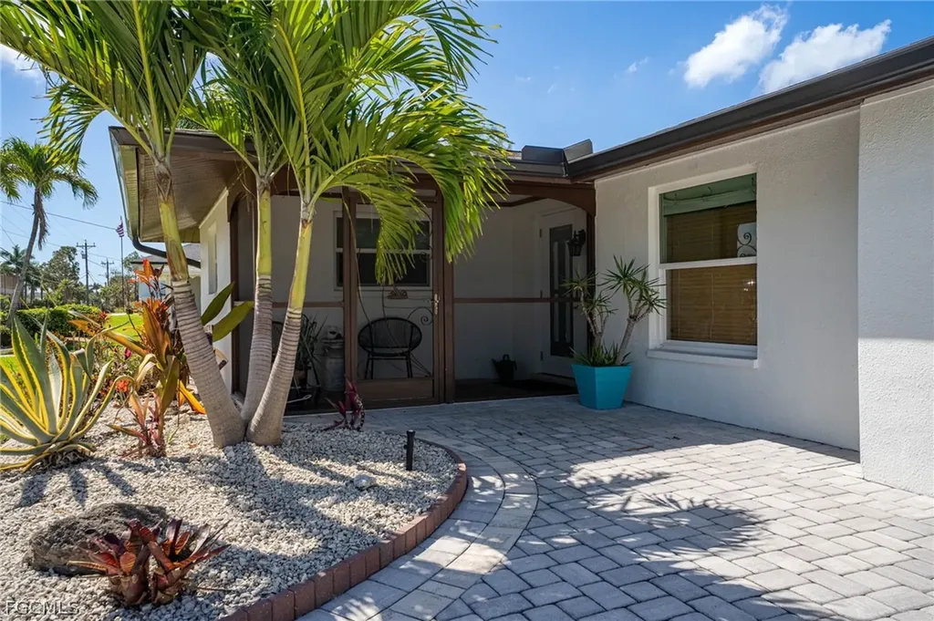 5714 SW 1st Court Cape Coral FL 33914