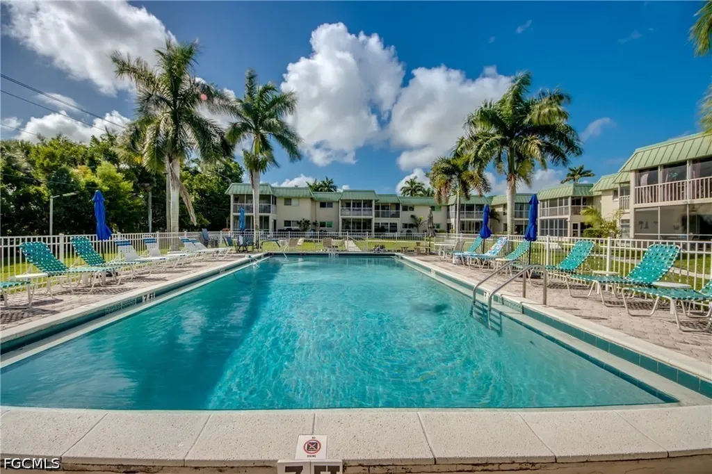 Fort Myers FL, 6725 Winkler Road, Unit 202