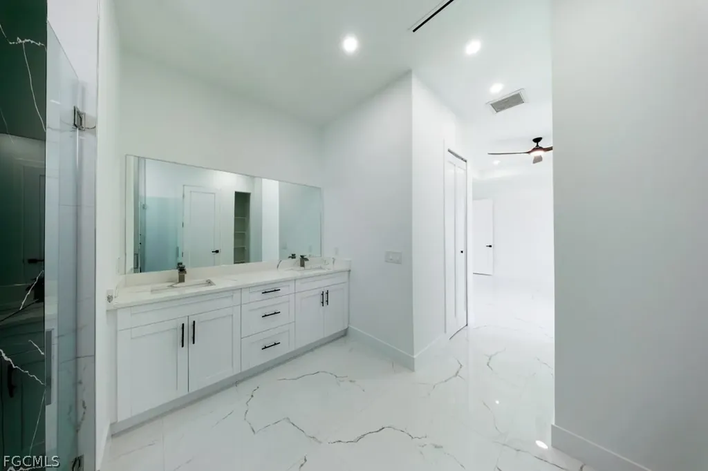 2716 NW 4th Place Cape Coral FL 33993