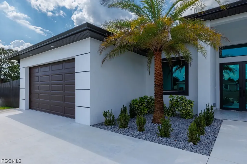 2716 NW 4th Place Cape Coral FL 33993