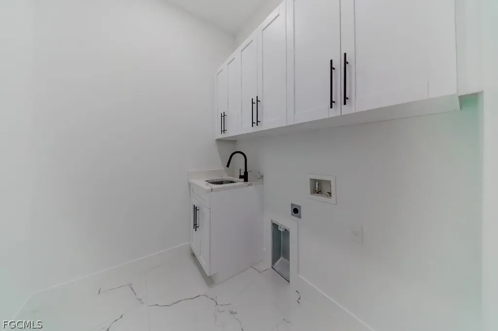 2716 NW 4th Place Cape Coral FL 33993