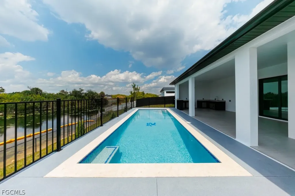2716 NW 4th Place Cape Coral FL 33993