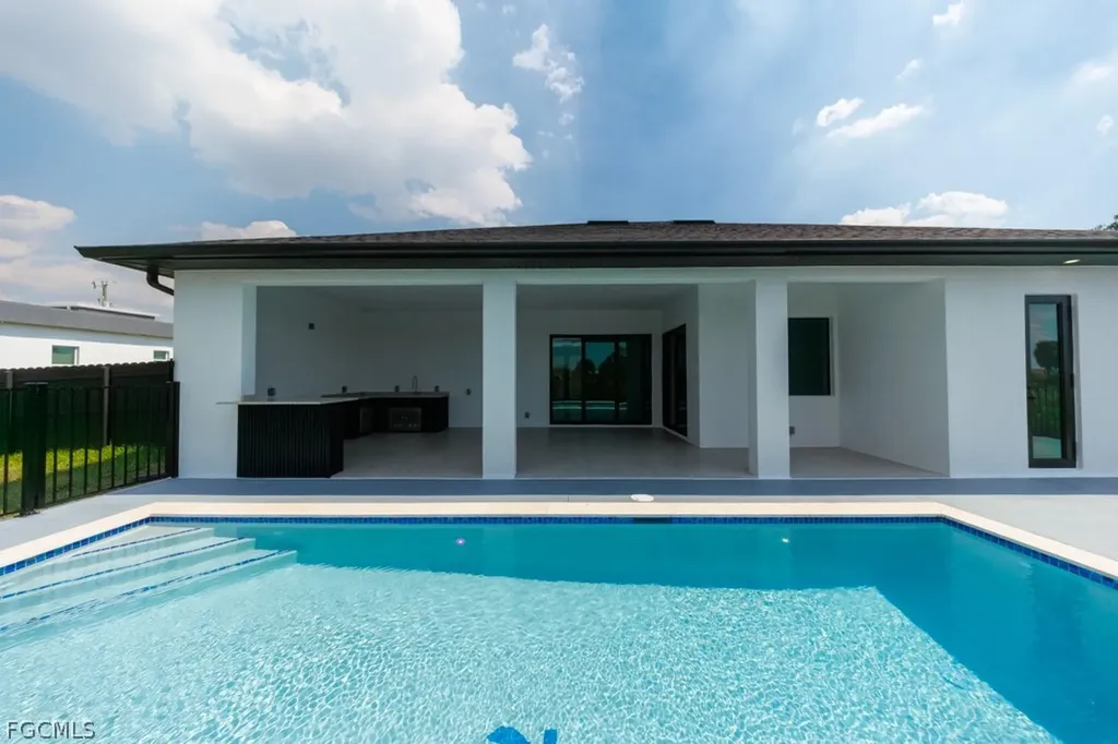 2716 NW 4th Place Cape Coral FL 33993