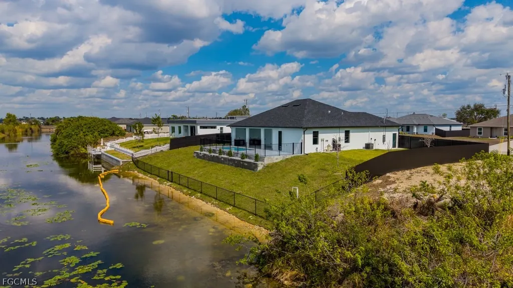 2716 NW 4th Place Cape Coral FL 33993