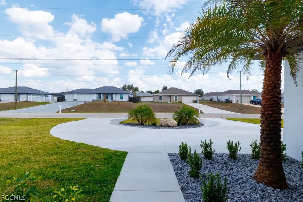 2716 NW 4th Place Cape Coral FL 33993
