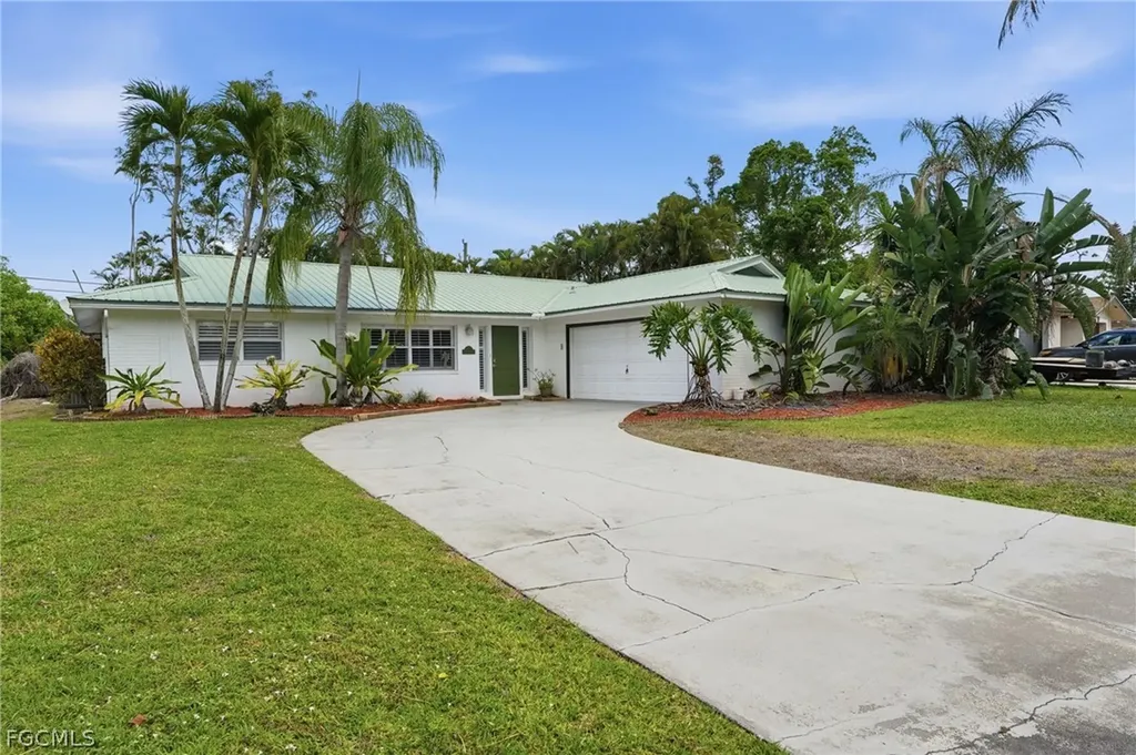 Fort Myers FL, 8948 Crest Lane