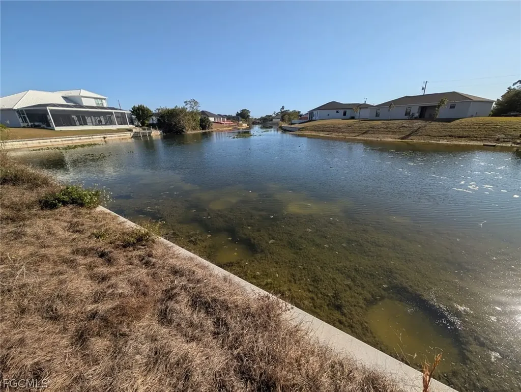 542 NE 5th Court Cape Coral FL 33909
