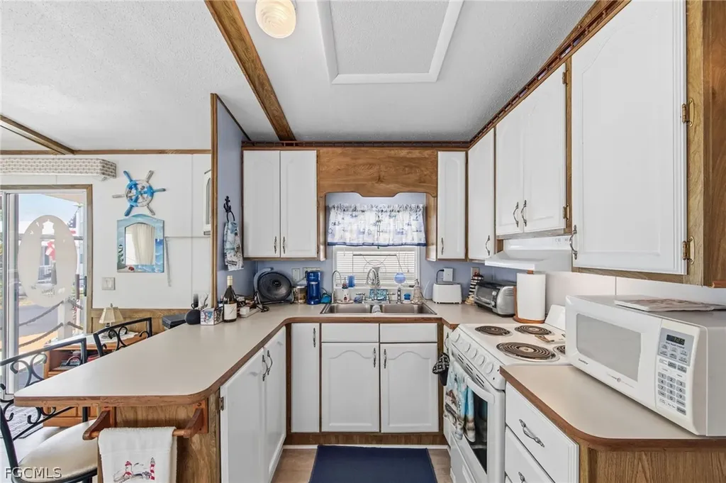 157 Caravan Circle North Fort Myers FL 33903