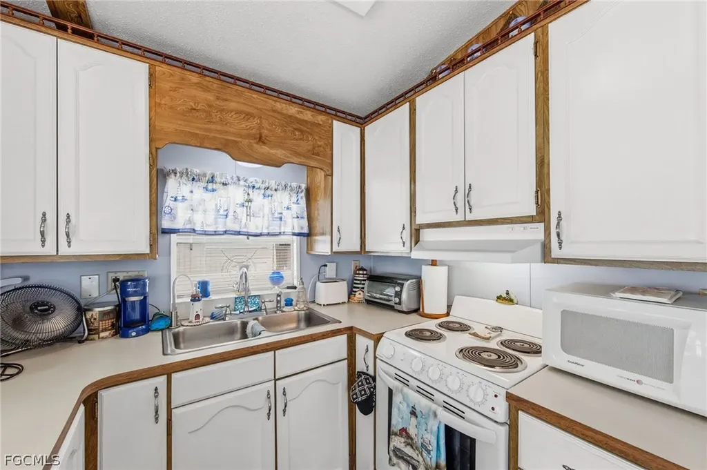 157 Caravan Circle North Fort Myers FL 33903