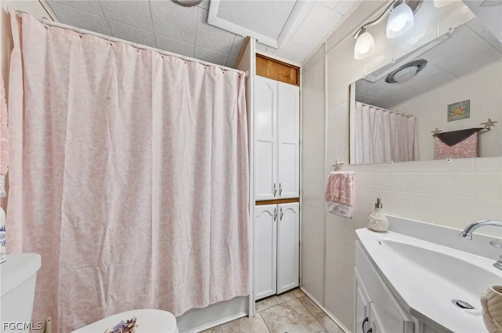 157 Caravan Circle North Fort Myers FL 33903