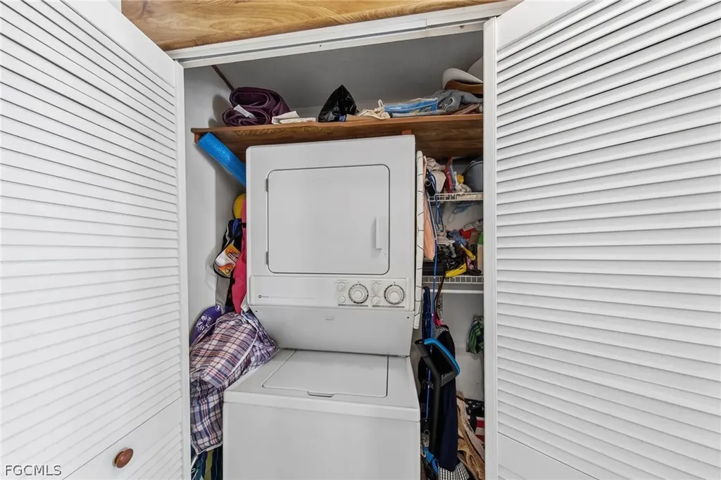 157 Caravan Circle North Fort Myers FL 33903