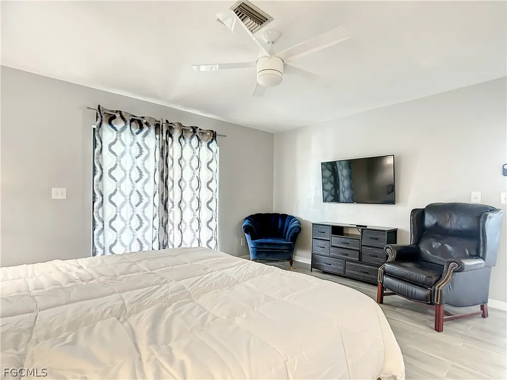 4928/5000 SW 16th Place Cape Coral FL 33914