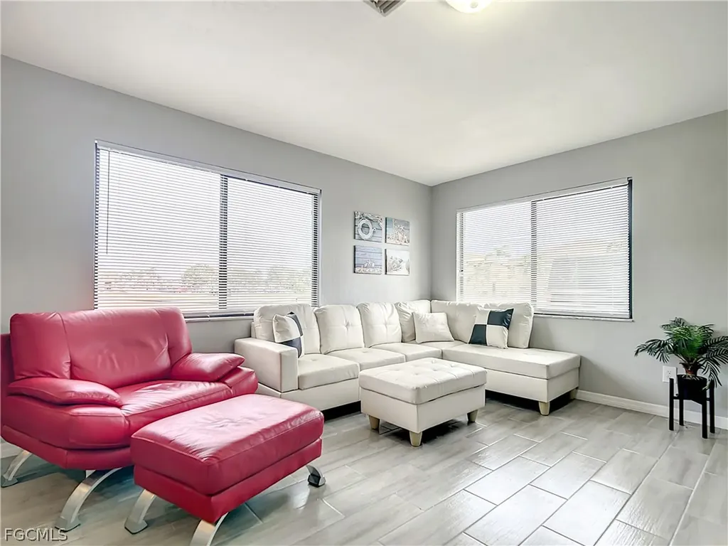 4928/5000 SW 16th Place Cape Coral FL 33914