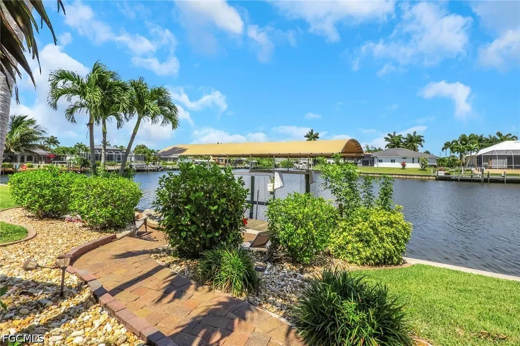 4333 SW 25th Avenue Cape Coral FL 33914