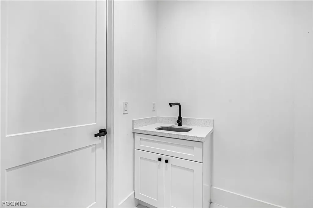 1633 NW 31st Place Cape Coral FL 33993