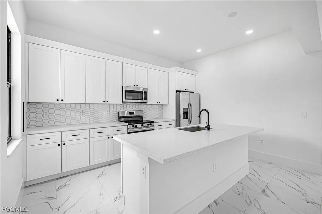 1633 NW 31st Place Cape Coral FL 33993