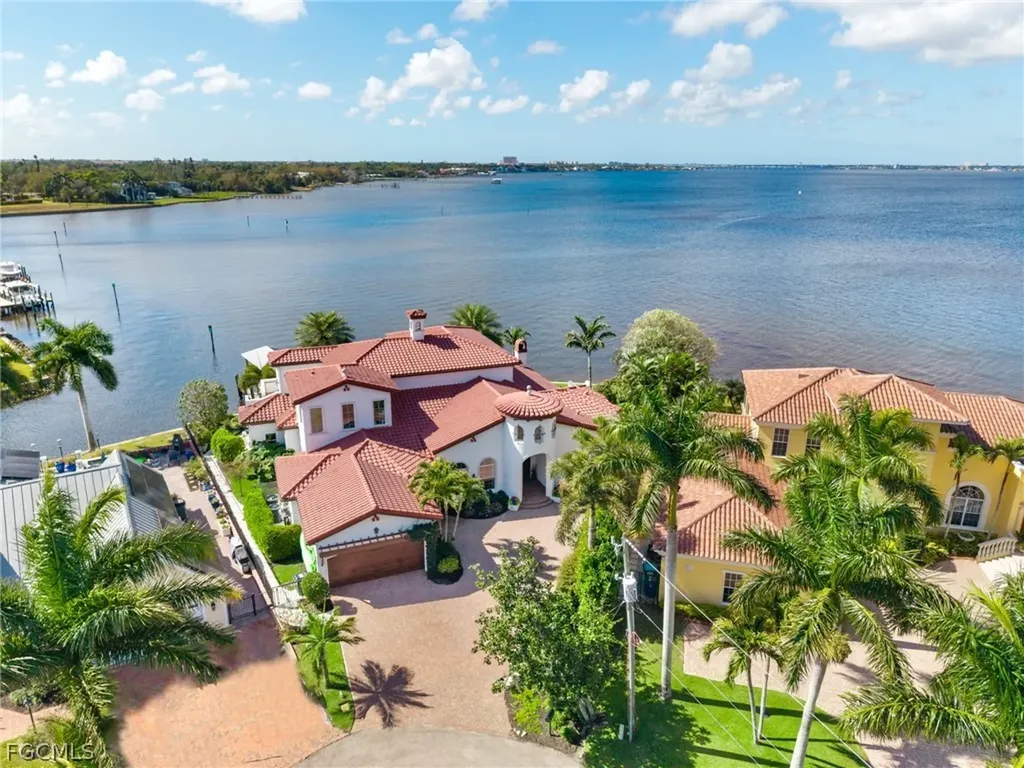 Fort Myers FL, 911 Aqua Lane