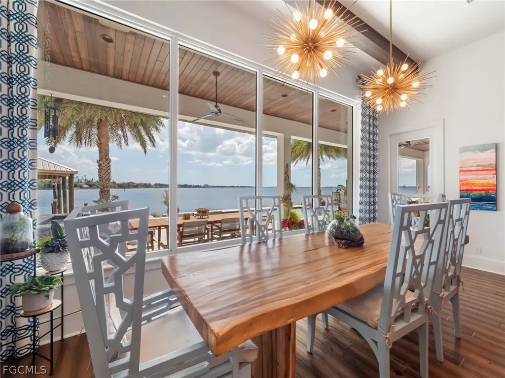 911 Aqua Lane Fort Myers FL 33919