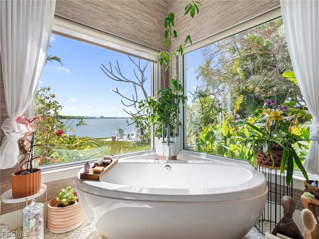 911 Aqua Lane Fort Myers FL 33919