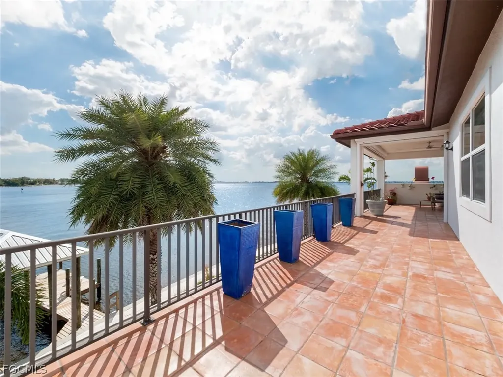 911 Aqua Lane Fort Myers FL 33919