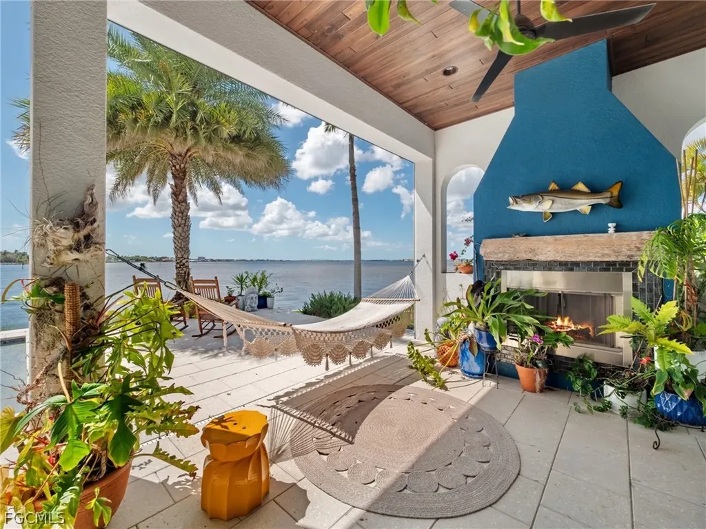 911 Aqua Lane Fort Myers FL 33919