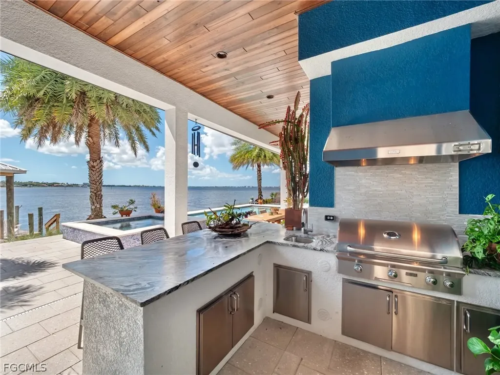 911 Aqua Lane Fort Myers FL 33919