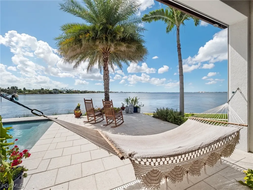 911 Aqua Lane Fort Myers FL 33919